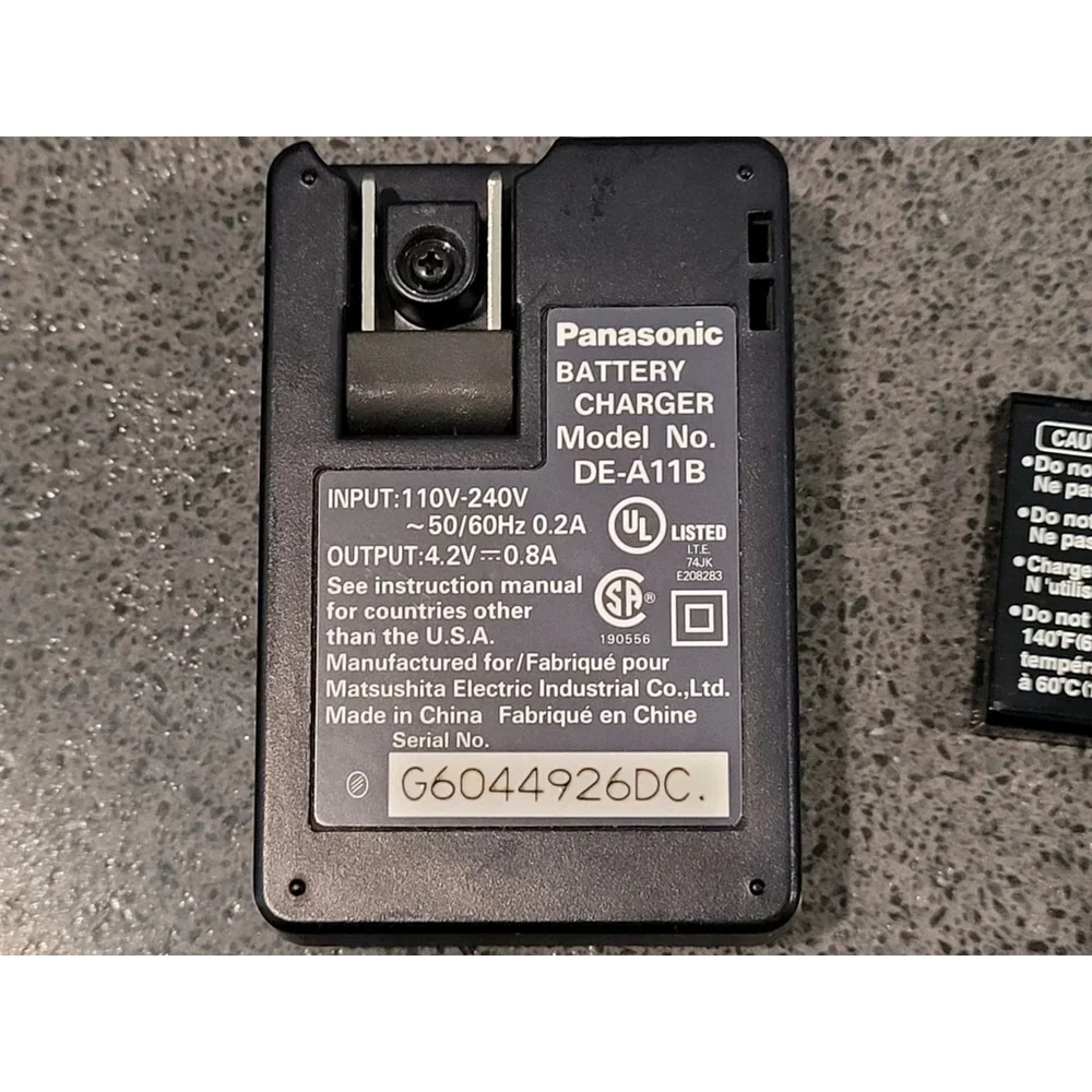 Panasonic Lumix DE-A11 Battery Charger CGS-S005A Li-ion Battery Pack WORKS *
